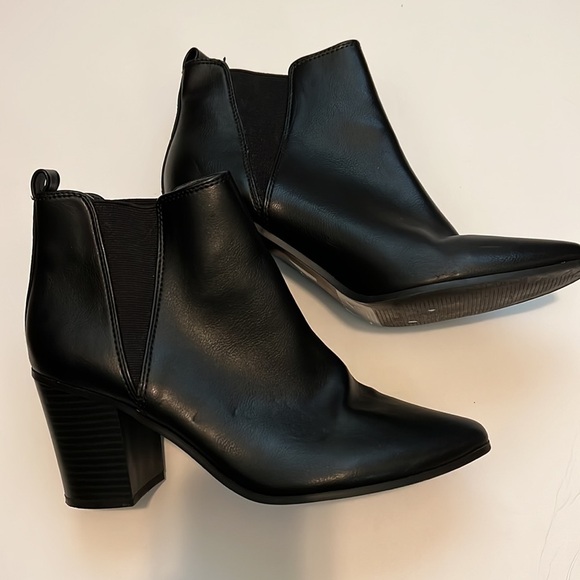 Like New Forever 21 Black Boots - Picture 1 of 7